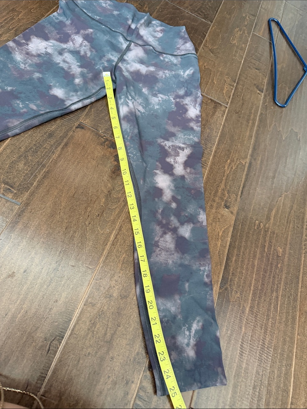 ALO Yoga Cloud Wash High-Rise Leggings in Teal, Purple, Gray - Picture 4 of 6